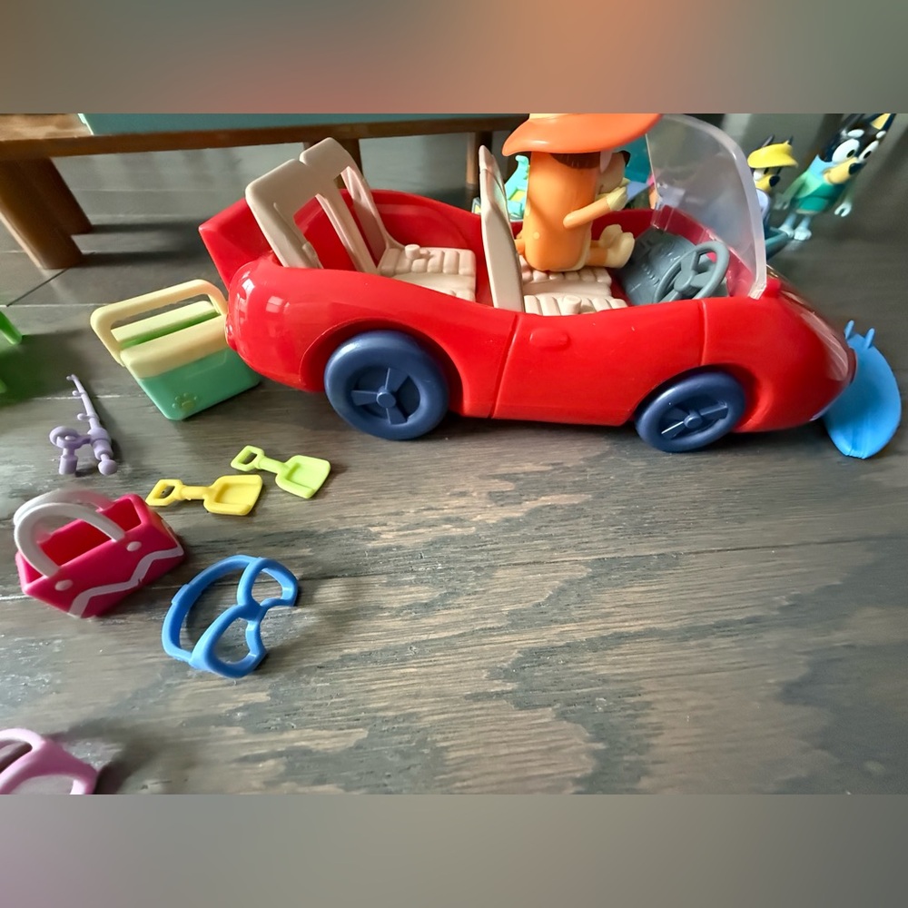 Bluey Beach House Playset w/Figures beach convertible car jet ski four wheeler - Picture 15 of 16